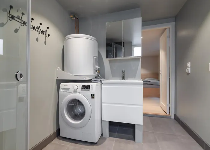 Central, Comfortable *